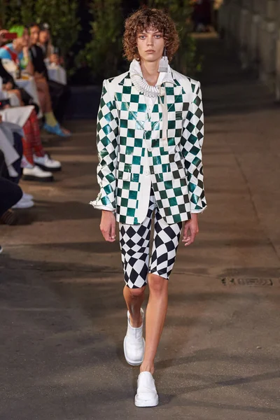 Look 17